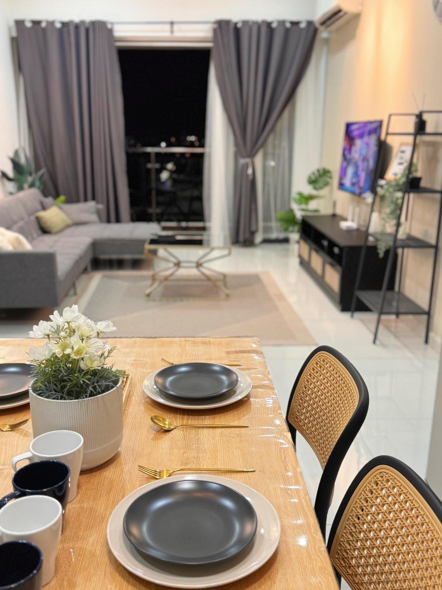Wind Serenity At Country Garden Danga Bay With 2carparks Foc Netflix Access And Youtube Premium 3beds3bath For 6-13pax By Minshuku Apartment *