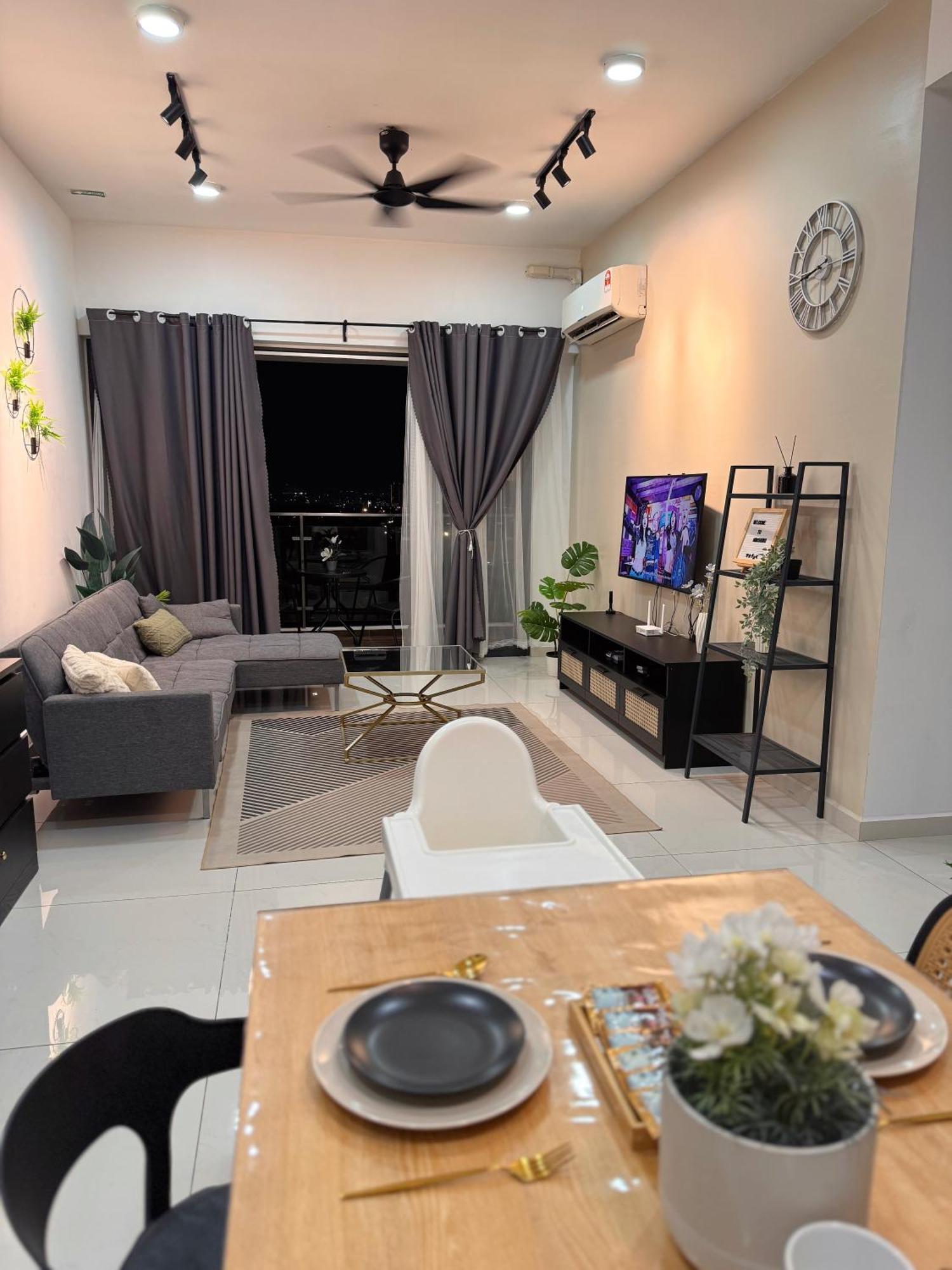 Apartment Wind Serenity At Country Garden Danga Bay With 2carparks Foc Netflix Access And Youtube Premium 3beds3bath For 6-13pax By Minshuku *